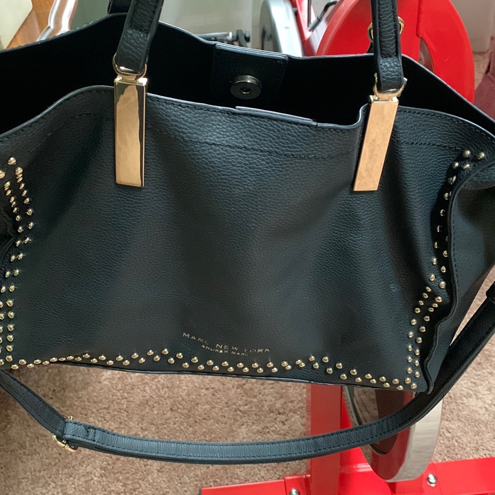 Marc New York  Andrew Marc shoulder bag . Inside snap  on left side is broken.